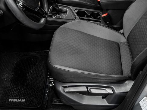 Used 2021 Volkswagen Tiguan S image 38