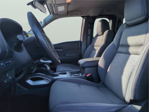 Used 2023 Nissan Frontier SV w/ SV Convenience Package image 13