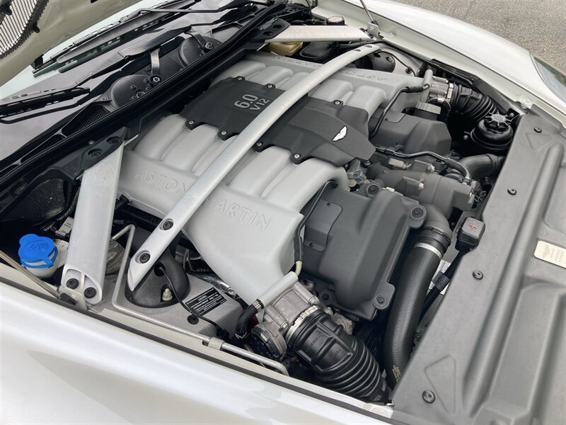Used 2011 Aston Martin DB9 Volante RWD image 36