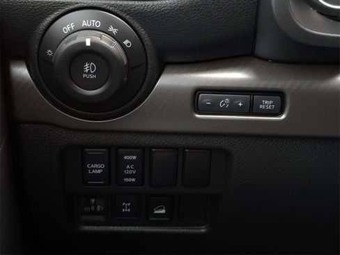 Used 2024 Nissan Titan PRO-4X w/ Pro-4x Convenience Package image 19