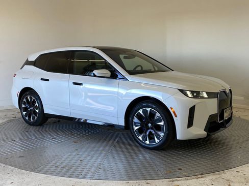 Used 2026 BMW iX xDrive60 w/ M Sport Package AWD/4WD image 6