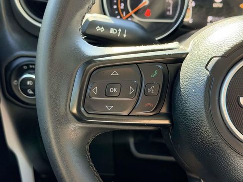 Used 2023 Jeep Gladiator Willys image 11