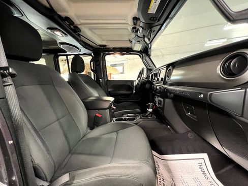 Used 2018 Jeep Wrangler Unlimited Sport S image 19