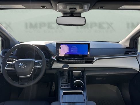 Used 2025 Toyota Sienna XSE image 14
