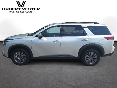 Used 2025 Nissan Pathfinder SV AWD/4WD image 1