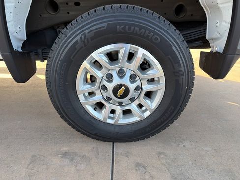 Used 2024 Chevrolet Silverado 2500 LT image 7