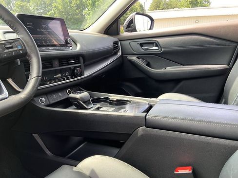Certified 2023 Nissan Rogue SV w/ SV Premium B Package FWD image 18