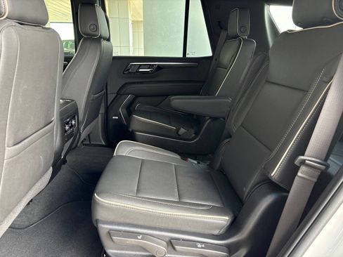 Used 2025 Chevrolet Tahoe Premier AWD/4WD image 16