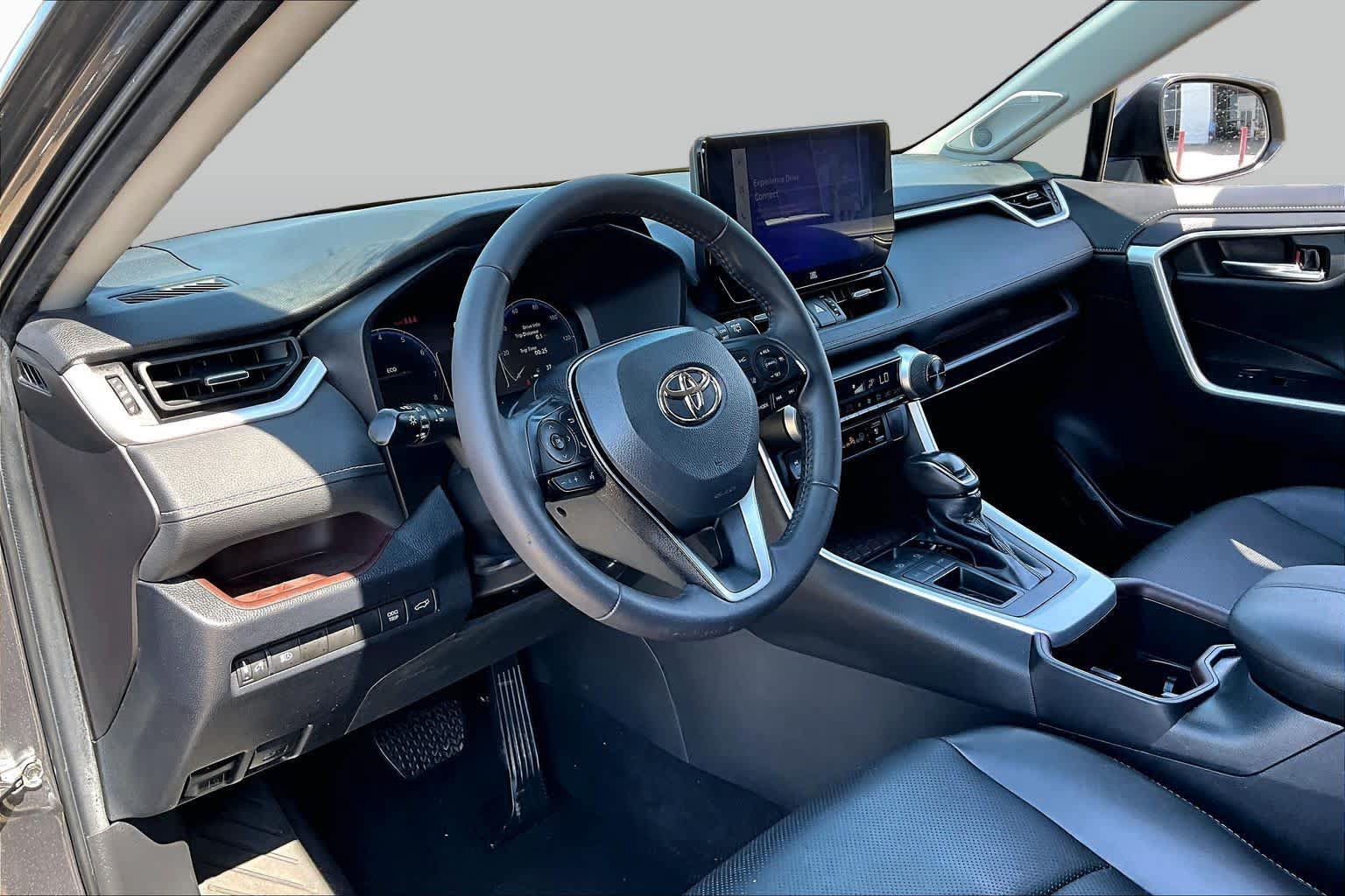 Used 2023 Toyota RAV4 Limited FWD image 18