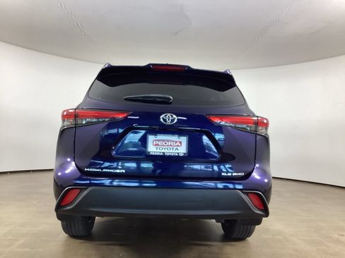 Used 2022 Toyota Highlander XLE AWD/4WD image 8