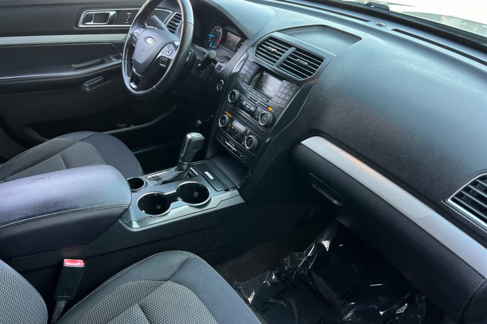 Used 2017 Ford Explorer XLT FWD image 18