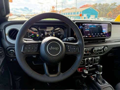 Used 2024 Jeep Wrangler Willys image 16