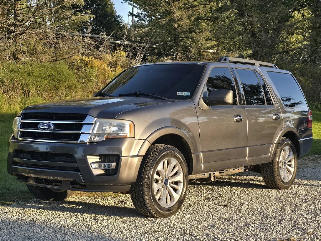 Used 2015 Ford Expedition XLT w/ Equipment Group 202A AWD/4WD image 2