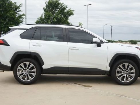 Used 2023 Toyota RAV4 XLE Premium FWD image 10