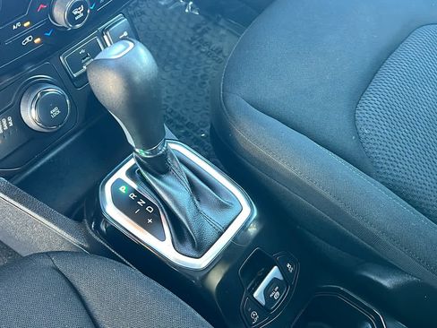 Certified 2022 Jeep Renegade Altitude w/ Sun/Sound Group image 13