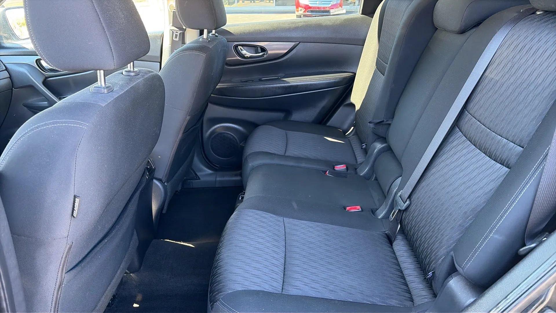 Used 2018 Nissan Rogue SV FWD image 14
