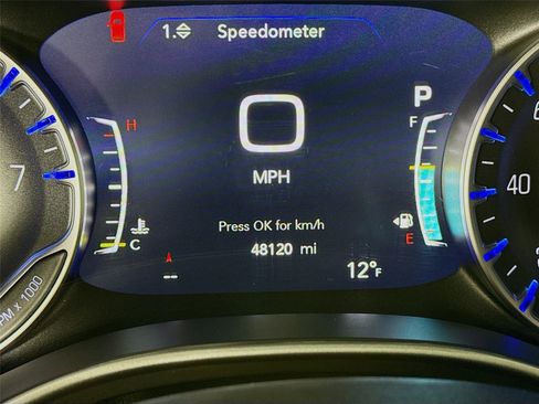 Used 2025 Chrysler Pacifica Select image 19