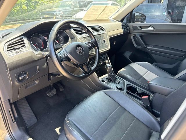 Used 2019 Volkswagen Tiguan SEL R-Line AWD/4WD image 10