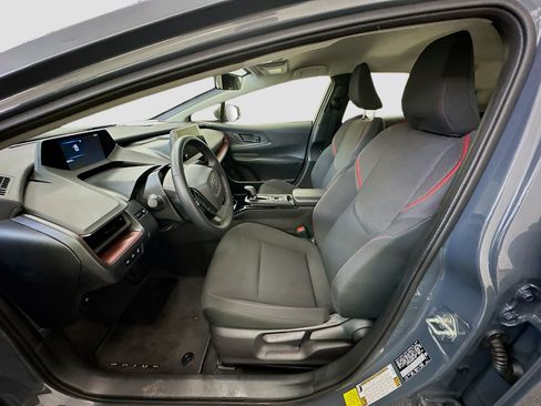 Used 2025 Toyota Prius Plug-In Hybrid image 13