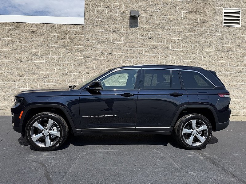 Used 2024 Jeep Grand Cherokee Limited AWD/4WD image 5
