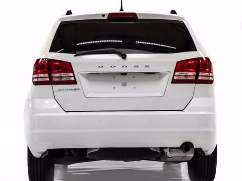 Used 2020 Dodge Journey SE w/ SE Popular Equipment Group FWD image 8