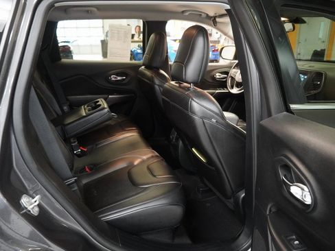 Used 2019 Jeep Cherokee Latitude Plus image 22