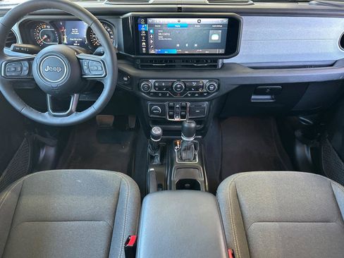 Certified 2025 Jeep Gladiator Sport AWD/4WD image 13