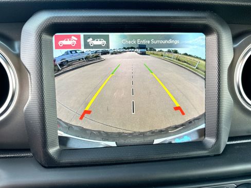 New 2023 Jeep Wrangler Unlimited Rubicon 4xe w/ Cold Weather Group image 17