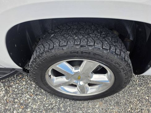 Used 2011 Chevrolet Avalanche LTZ AWD/4WD image 32