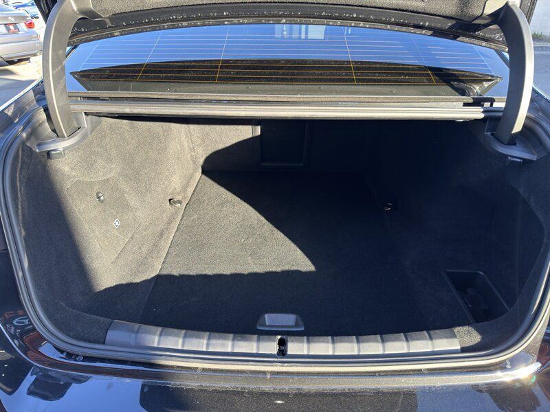 Used 2025 BMW i7 eDrive50 w/ M Sport Package RWD image 17
