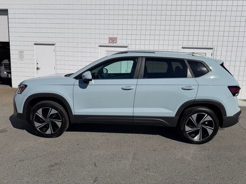 New 2026 Volkswagen Taos SE AWD/4WD image 3