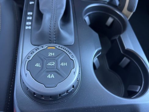 New 2025 Ford Bronco Badlands image 18