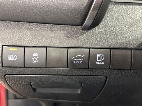 Used 2020 Toyota Camry LE image 32