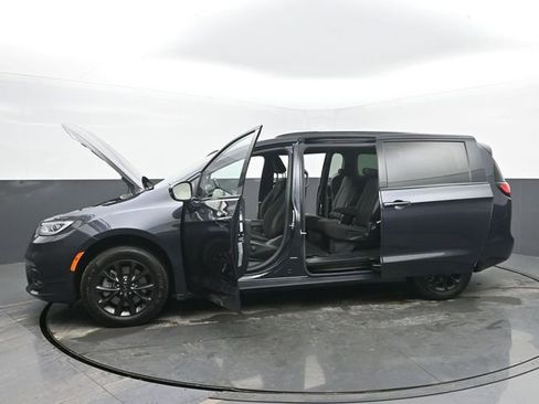 Used 2021 Chrysler Pacifica Touring w/ Cold Weather Group image 55