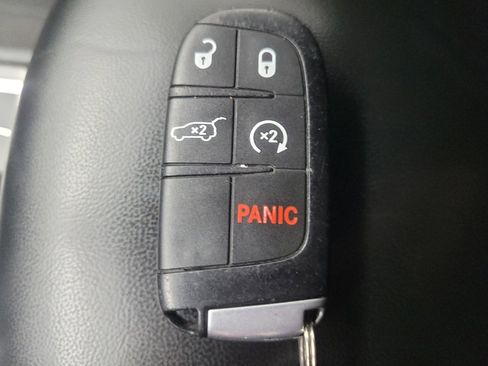 Used 2019 Jeep Grand Cherokee Laredo image 32