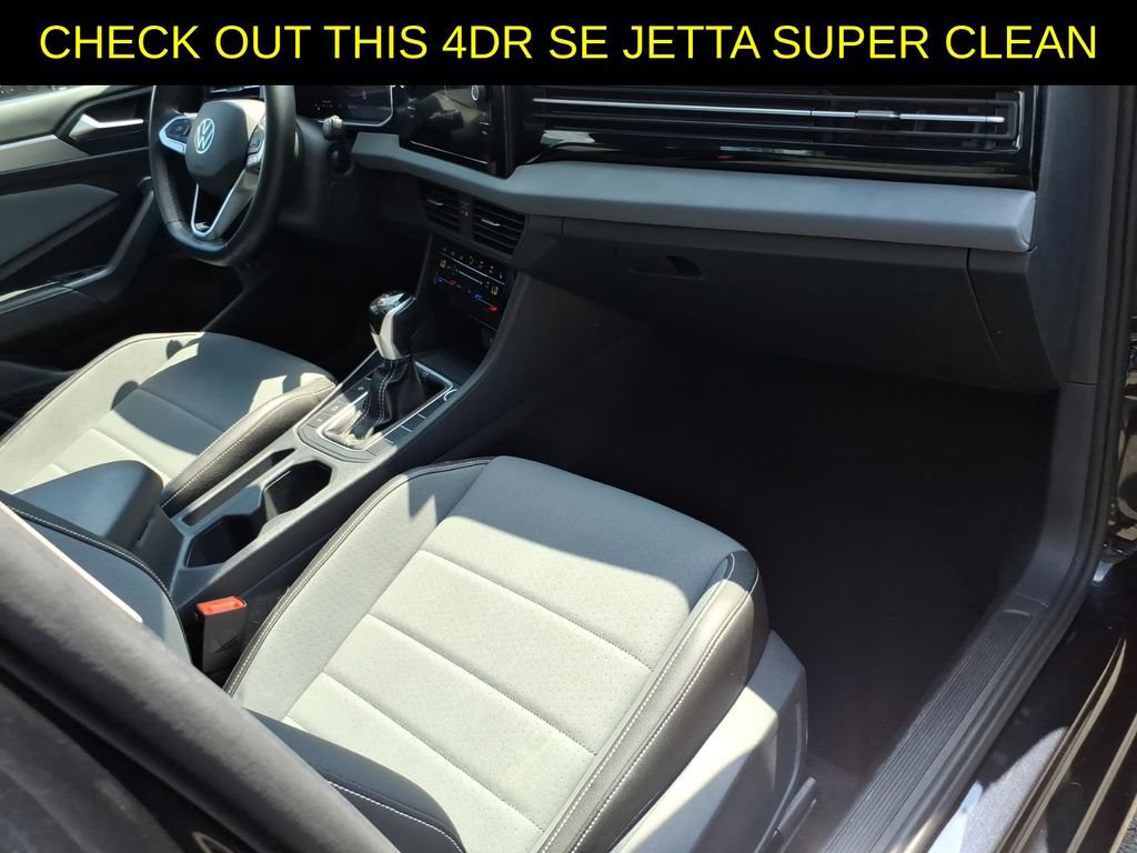 Used 2025 Volkswagen Jetta SE FWD image 8