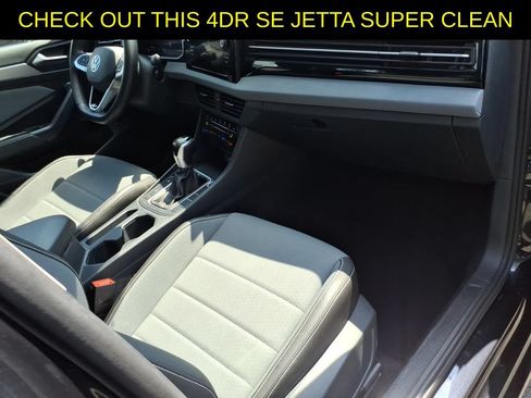 Used 2025 Volkswagen Jetta SE FWD image 8