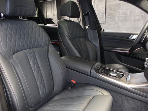 Used 2024 BMW X7 xDrive40i w/ Climate Comfort Package image 51