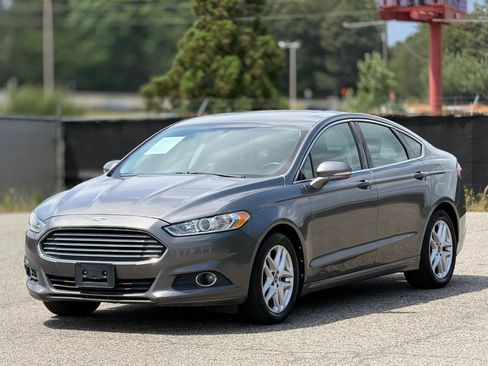 Used 2013 Ford Fusion SE FWD image 6