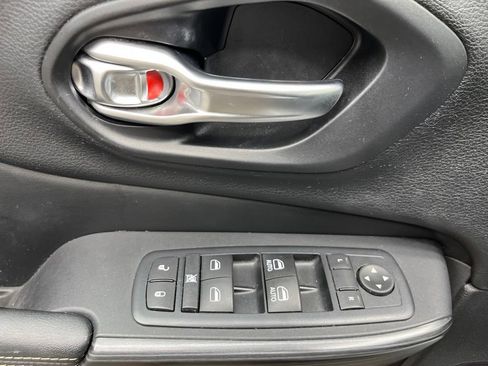 Used 2017 Jeep Cherokee Limited FWD image 29