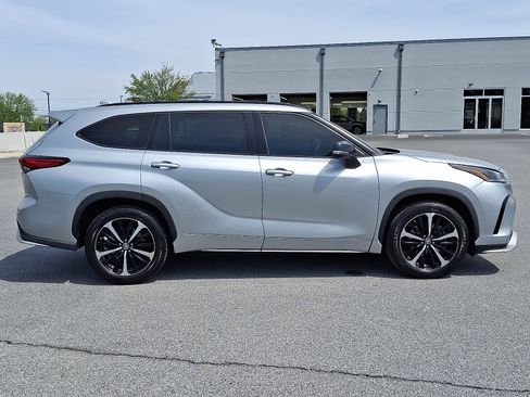 Certified 2021 Toyota Highlander XSE image 8