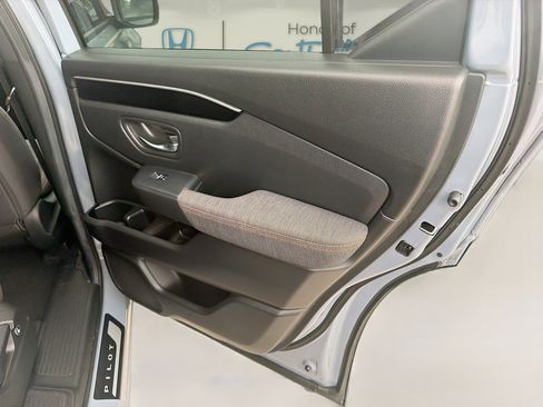 Certified 2024 Honda Pilot Sport image 30