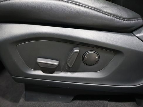 Used 2024 Ford Explorer XLT w/ Equipment Group 202A image 24