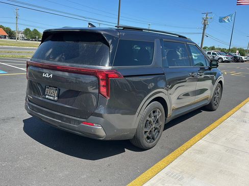 Used 2025 Kia Carnival SX FWD image 5