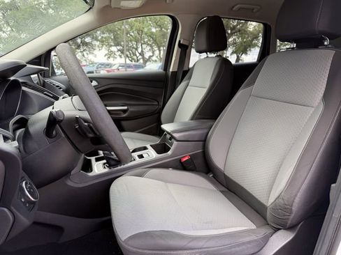 Used 2017 Ford Escape SE w/ Equipment Group 201A FWD image 7