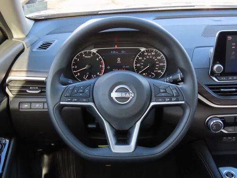 Used 2023 Nissan Altima 2.5 SV image 19