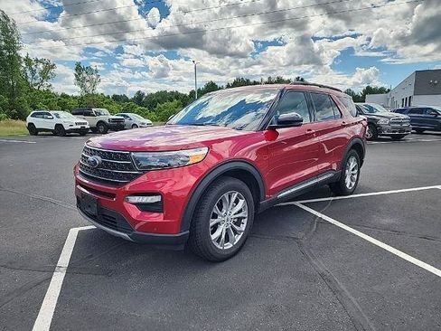 Certified 2023 Ford Explorer XLT w/ Equipment Group 202A AWD/4WD image 3