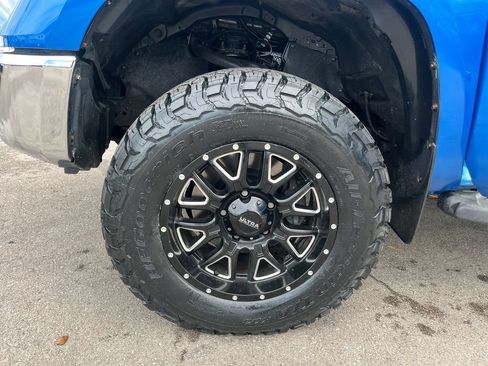 Used 2017 Toyota Tundra SR5 w/ TRD Off Road Package AWD/4WD image 29