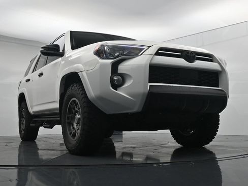 Used 2020 Toyota 4Runner Venture w/ Moonroof Package AWD/4WD image 28