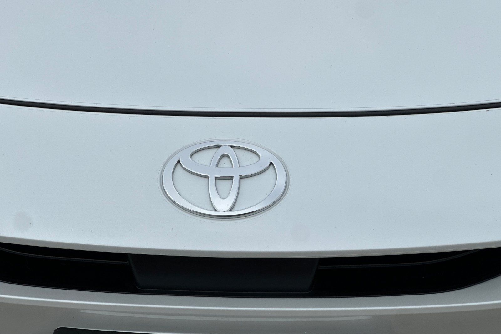 Certified 2026 Toyota Prius Plug-In Hybrid FWD image 47